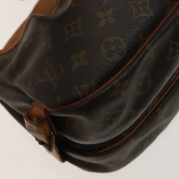 LOUIS VUITTON Monogram Saumur 30 Shoulder Bag - Picture 10 of 15